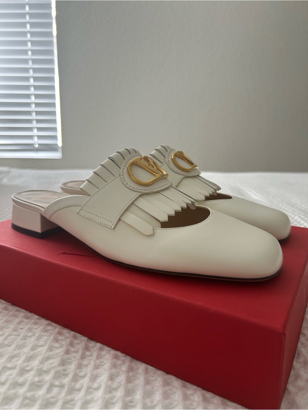 NEW Valentino Garavani VLogo Moccasin Fringe Mules Ivory EU 40.5 / US 10.5